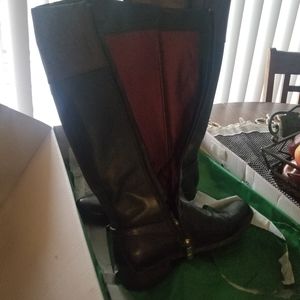 Tommy Hilfiger size 6 M Black like new in the box